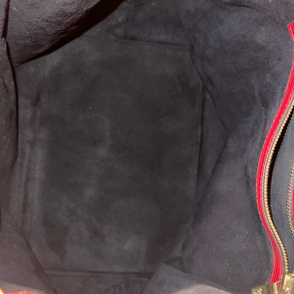 Louis Vuitton LV Paris Shoulder Bag
Petit Noe Red Epi made in France 🇫🇷 - Picture 15 of 16